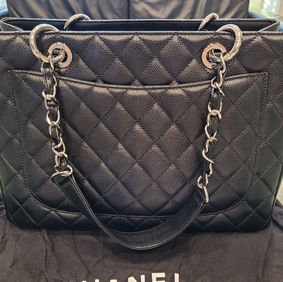 Chanel GST tote with Black hardware and Caviar leather - Picture 2 of 9